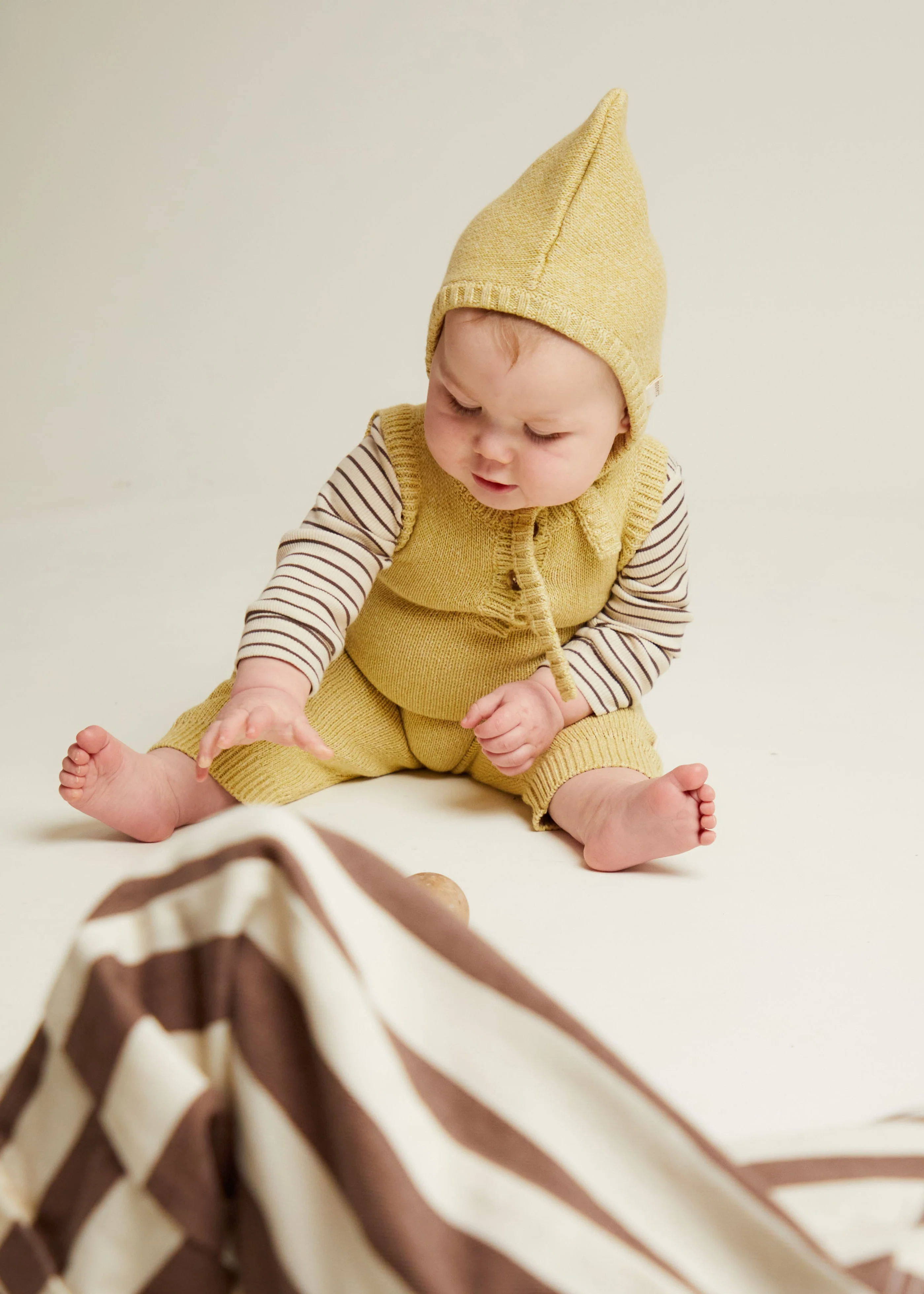 Pixie Knitted Yolk Bonnet - Image 3